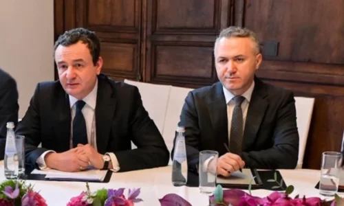 Kurti i reagon Osmanit nëpërmjet këshilltarit të tij: Masat e BE nuk u hoqën me fjalë të saj, por pas veprimeve të kryeministrit