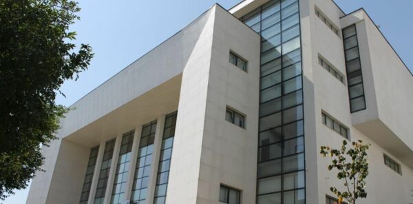 Një muaj paraburgim për babain që dyshohet se sulmoi seksualisht vajzën e tij