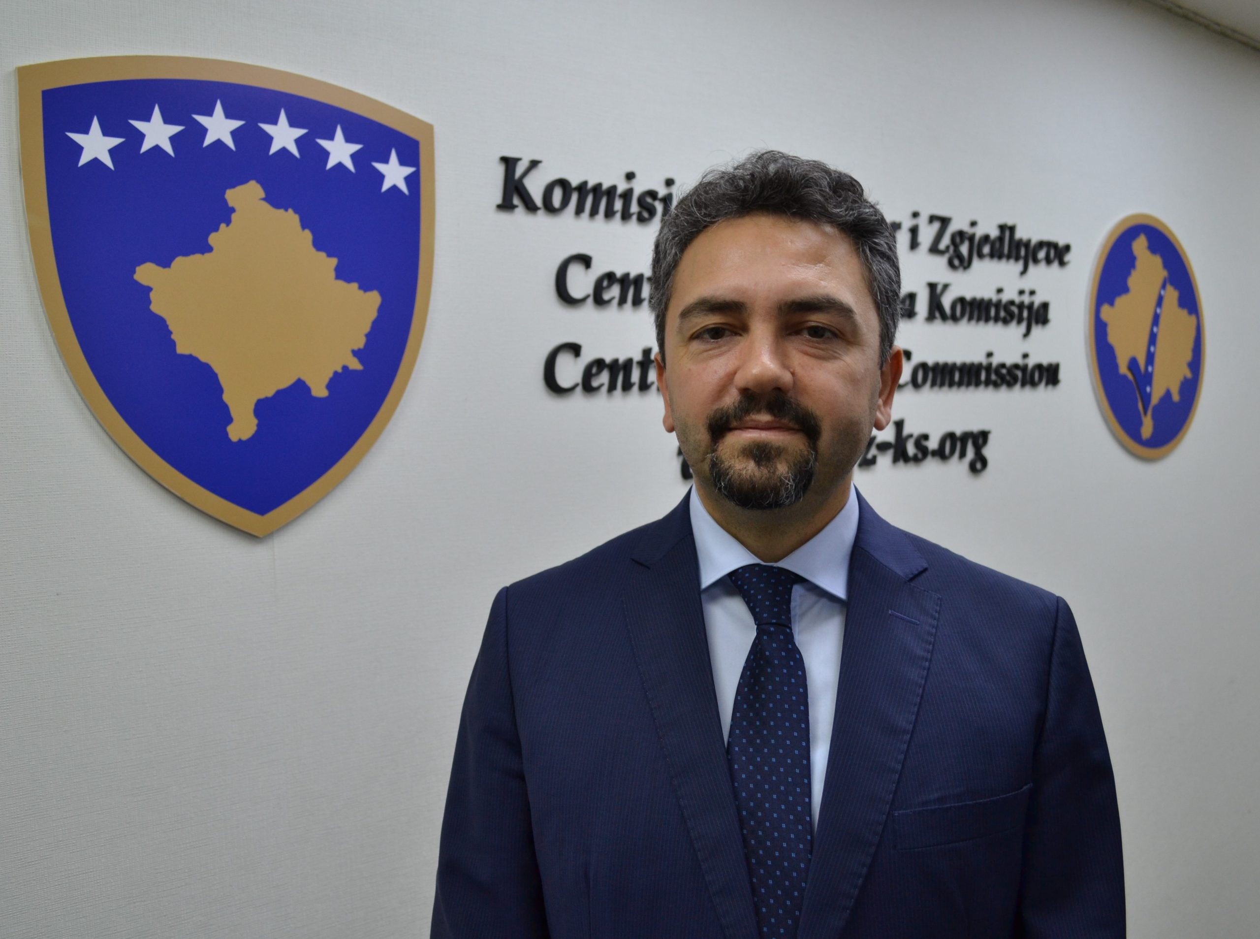 Mbi 1 milion euro pasuri paluajtshme  Publikohet deklarimi i pasurisë së kryetarit të KQZ së  Kreshnik Radoniqi