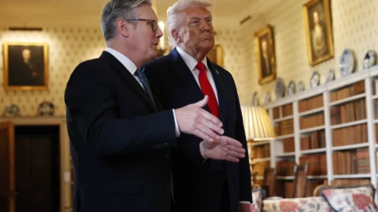 Trump tha se po shqyrton largimin e SHBA-së nga NATO, reagon kryeministri britanik