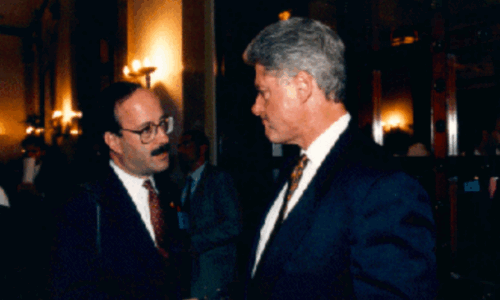 Clinton për Eliot Engel: Aleat i pazëvendësueshëm për mua, një mik i vërtetë – Do me mungojë shumë