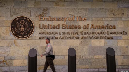 Ambasada e SHBA-së në Kosovë uron Pashkët Ortodokse për qytetarët e Kosovës