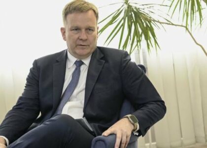 Emisari evropian për dialog, po qëndron në Prishtinë