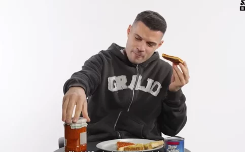 “Ky është ushqim tradicional nga Kosova”, Granit Xhaka provon ushqime nga e gjithë bota – Zgjedh ajvarin