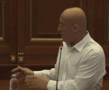 Haradinaj, Kurtit: Ti shpenzon pare, ushqen zagarë, me fy shqiptarë