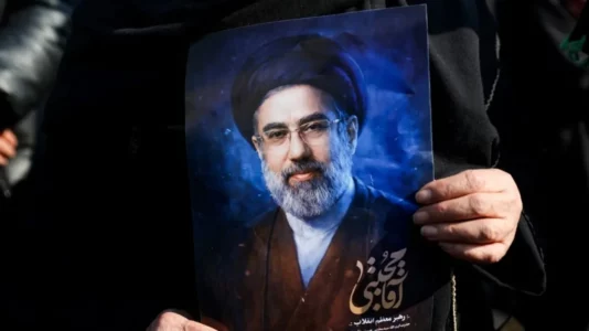 Lideri i ri i Iranit është “pa vetëdije dhe në gjendje të rëndë”?