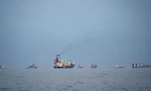 15 anije kaluan nëpër Ngushticën e Hormuzit gjatë 24 orëve të fundit pasi morën leje nga Irani