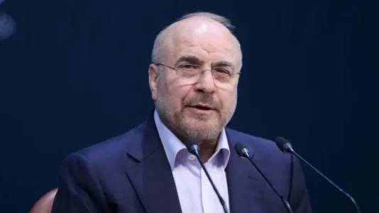 Kryetari i parlamentit të Iranit paralajmëron Trumpin se “i gjithë rajoni do të digjet”