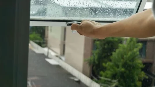 Kjo është shenja e parë që ju duhen dritare të reja: Kostot e fshehura po rriten pa e kuptuar