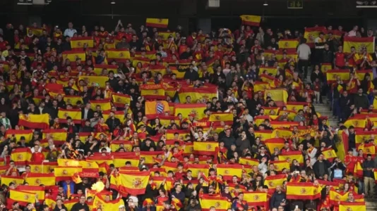 “Kush nuk kërcen, është mysliman”, thirrjet skandaloze të tifozëve të Spanjës ndaj Egjiptit