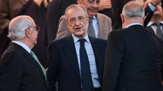 “Sezon i dështuar”: Perez hyn në zhveshtore dhe kritikon rëndë futbollistët e Real Madridit pas eliminimit, shpëton vetëm njëri