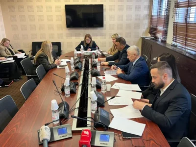 Qeverisë i kërkohet më shumë transparencë për procesin integrues të Kosovës në BE