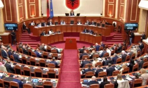 Rrëzohet interpelanca me Ramën, opozita dhe socialistët përplasen për ligjet e BE-së