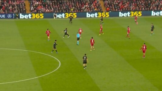 Ndeshja nis në “Anfield” me lëndime, largohen yjet e Liverpoolit dhe PSG-së