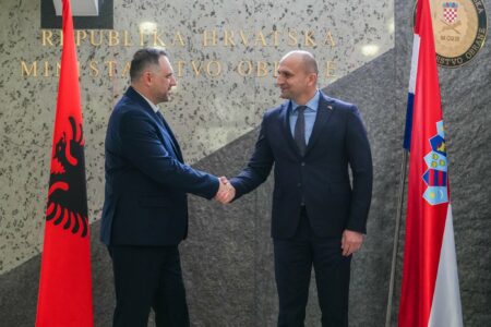 Shqipëria e Kroacia pajtohen për forcimin e mbrojtjes, mohojnë pretendimet e Serbisë