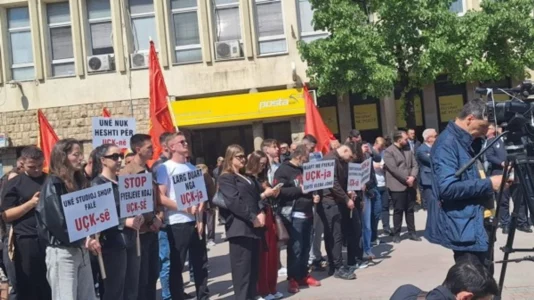 ​Protesta në Pejë: E turpshme ta mbrojmë UÇK-në nga shqiptarët