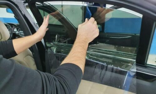 Xhamat e zinj në vetura tashmë lejohen në Kosovë, këto janë procdedurat që duhet t’i kaloni